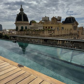 Hotel Ohla Barcelona - Rooftop pool and bar view - Hotels Near Me - Barcelona, B