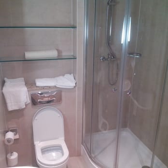 Limerick Strand Hotel - Modern bathrooms - Hotels Near Me - Limerick, LK