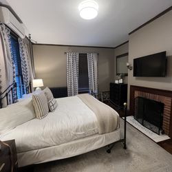 Hearthside Inn - Our room (I sat on the bed- it wasn't rumpled when we walked in that was my fault lol)