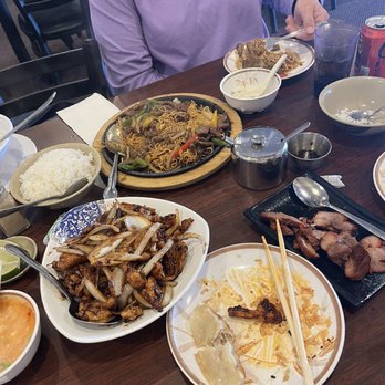 BBQ Corner 2 - K15. Sizzling Beef Steak with Black Pepper Sauce Bbq pork  A6. Pork Pot Sticker Chicken U2. Chicken Rice Congee - Cantonese Near Me - Atlanta, Georgia