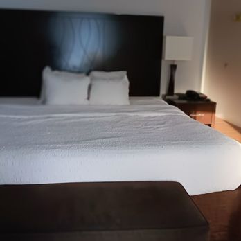 Hampton Inn Fairmont - Hotels Near Me - Fairmont, West Virginia