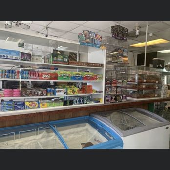 Mercadito Miami Centroamericano - Front of the store  Enfrente de nuestra tienda - Grocery Near Me - Miami, Florida