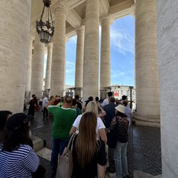 Basilica di San Pietro - Security under the Colonnade