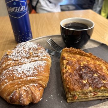Cafe la Maison Smith - Almond croissant and vegetable quiche. - Coffee & Tea Near Me - Quebec City, Quebec