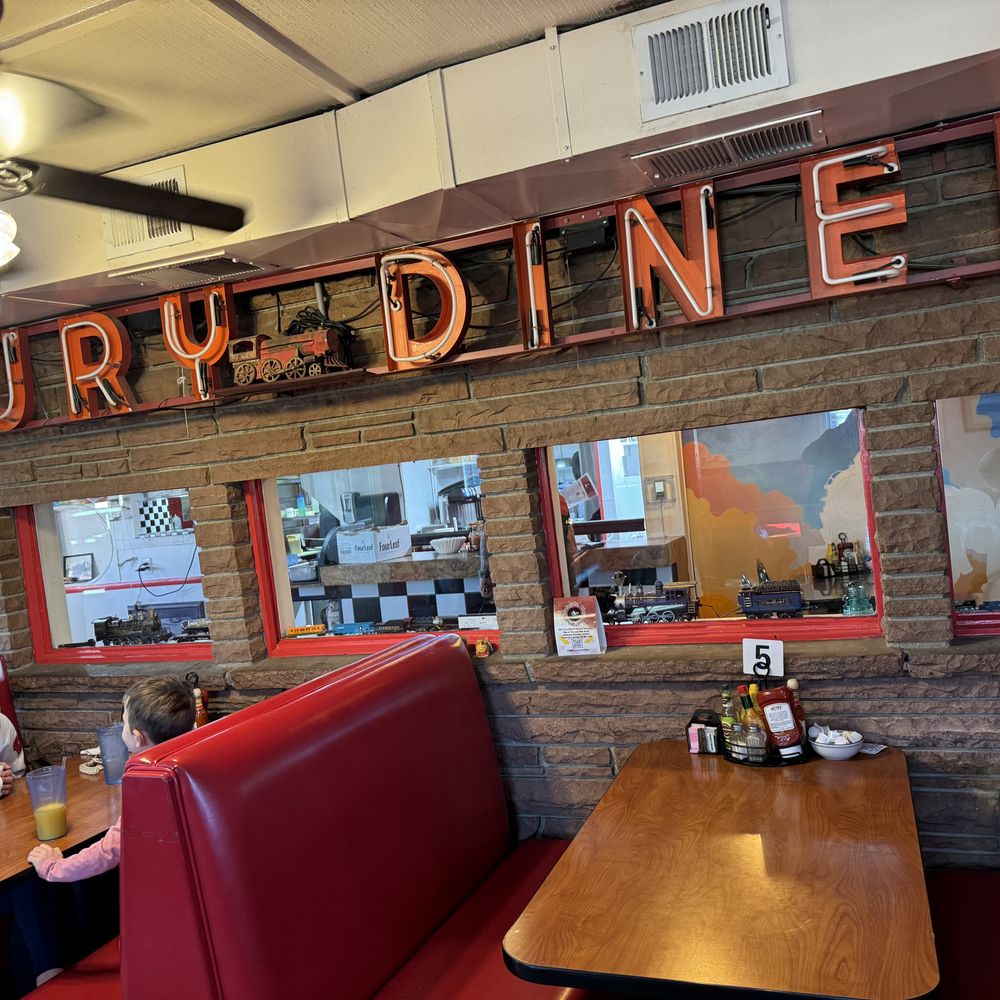 Luxury Diner - Inside - Diners Near Me - Cheyenne, Wyoming Luxury Diner - Inside - Diners Near Me - Cheyenne, Wyoming