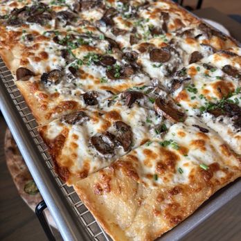 JT Commons - Pizza Near Me - Middletown, Rhode Island