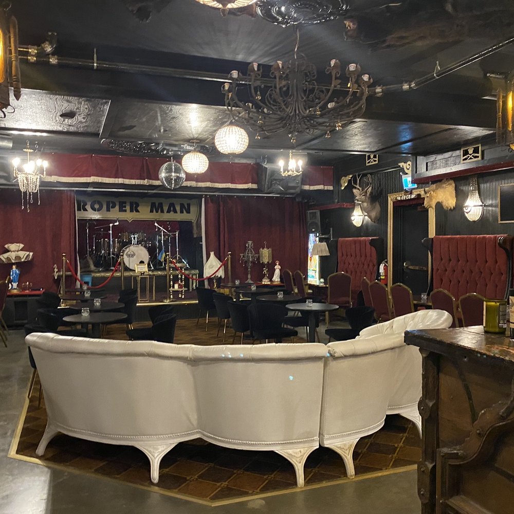 Crown & Thieves - Speakeasy with live music - Wineries Near Me - West Kelowna, British Columbia Crown & Thieves - Speakeasy with live music - Wineries Near Me - West Kelowna, British Columbia