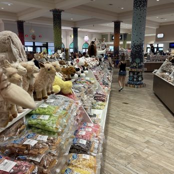 EddieWorld - The inside of the store - Service Stations Near Me - Yermo, California