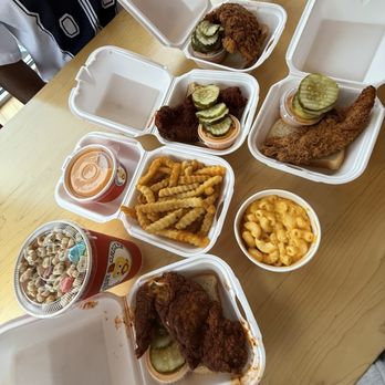 Dave's Hot Chicken - Chicken Shop Near Me - Chesapeake, Virginia