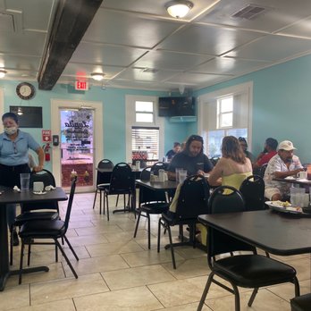 Lupita Texmex Restaurant - people sitting at tables - Tex-Mex Near Me - Galveston, Texas Lupita Texmex Restaurant - people sitting at tables - Tex-Mex Near Me - Galveston, Texas