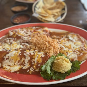 Los Tres Hermanos - 2 Enchiladas and 1 Chile Relleno - Mexican Near Me - Los Angeles, California