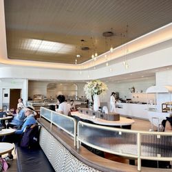 Star Alliance Lounge - Dining area