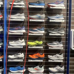 Road Runner Sports - Brooks Mens shoes
