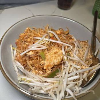 Sisters Thai - Pad Thai - Thai Near Me - Alexandria, Virginia Sisters Thai - Pad Thai - Thai Near Me - Alexandria, Virginia