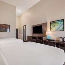 La Quinta Inn & Suites by Wyndham Sulphur