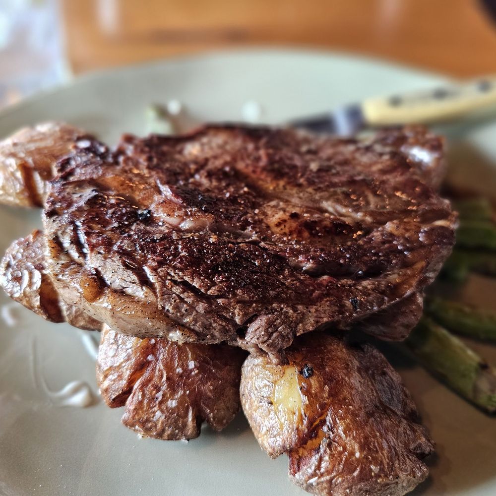 LU LU Craft Bar + Kitchen - Ribeye with asparagus and potatoes - Bars Near Me - Richland, Washington LU LU Craft Bar + Kitchen - Ribeye with asparagus and potatoes - Bars Near Me - Richland, Washington