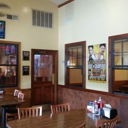 Sweeneys Pit Bar-B-Q - Very nice air conditioned and clean
