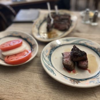 Peter Luger - Single Steak Sliced Tomatoes & Onions with Luger's Own sauce - Steakhouses Near Me - Brooklyn, New York Peter Luger - Single Steak Sliced Tomatoes & Onions with Luger's Own sauce - Steakhouses Near Me - Brooklyn, New York