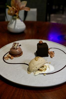 THE Blvd Restaurant and Lounge by null