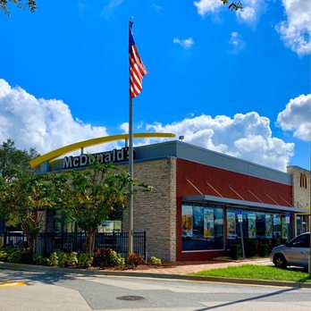 McDonald's - a mcdonald's with a flag in front of it - Burgers Near Me - Avon Park, Florida