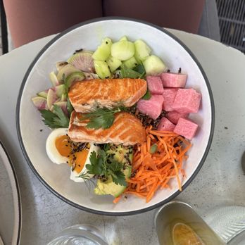 Two Hands - Salmon Quinoa Bowl - Cocktail Bars Near Me - Austin, Texas
