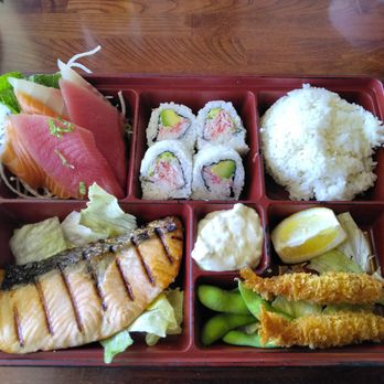 Sho Mi - Seafood bento box with salmon - Japanese Near Me - Stockton, California