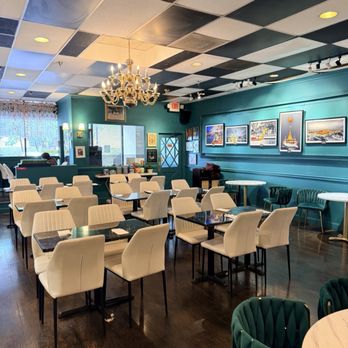 Thai Basil - Inside - Thai Near Me - Chantilly, Virginia Thai Basil - Inside - Thai Near Me - Chantilly, Virginia