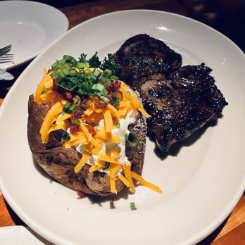 Houston's Restaurant - the hawaiian - American Near Me - Hackensack, New Jersey