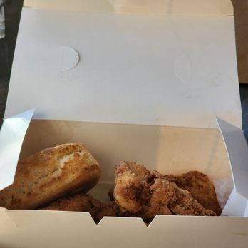 Tonydoms - Chicken tenders box and biscuit - Chicken Shop Near Me - Summit, New Jersey