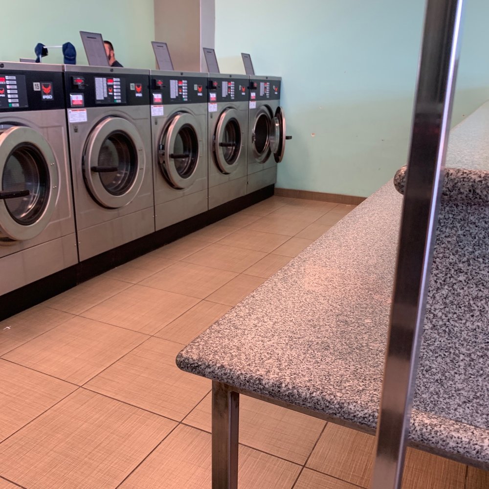 Vineyard Laundry - Other washers ($5) and folding table across - Laundromat Near Me - Oxnard, California