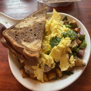 Toast - Milwaukee - Barbacoa skillet - Breakfast & Brunch Near Me - Milwaukee, Wisconsin Toast - Milwaukee - Barbacoa skillet - Breakfast & Brunch Near Me - Milwaukee, Wisconsin