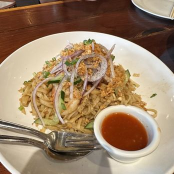 Rangoon Burmese Kitchen - Garlic Noodle with Shrimp - Burmese Near Me - Honolulu, Hawaii