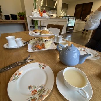 Bumblebee Flowers & Tea - Afternoon Tea - Tea Rooms Near Me - Lake Oswego, Oregon Bumblebee Flowers & Tea - Afternoon Tea - Tea Rooms Near Me - Lake Oswego, Oregon