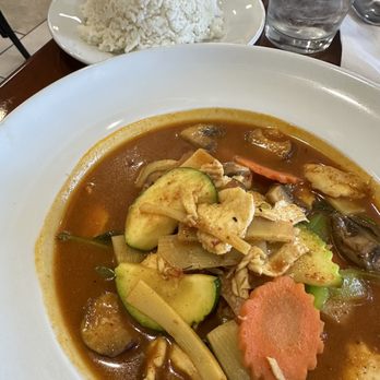Sunny Thai - C7. Jungle Curry Dinner was excellent E2. Lemongrass Chicken Dinner - Thai Near Me - Arlington, Texas