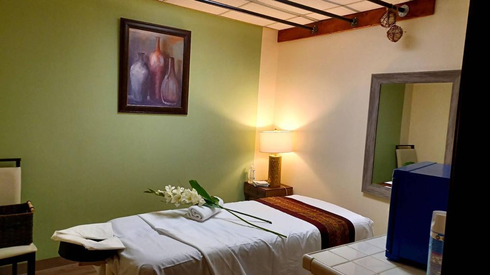 Comfy Thai Massage Logo