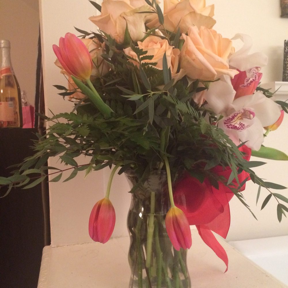 Mari's Flowers - After 2 days. Bye Holland! - Florists Near Me - South Milwaukee, Wisconsin Mari's Flowers - After 2 days. Bye Holland! - Florists Near Me - South Milwaukee, Wisconsin