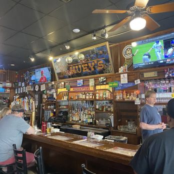 Huey's Downtown - Inside - Burgers Near Me - Memphis, Tennessee
