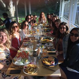 13 girls, in and out within an hour and half, thank you so much Sand and Pearl Oyster Bar!!!
