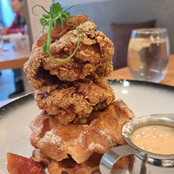 ēst Restaurant - Chicken and Waffles - French Near Me - Toronto, Ontario ēst Restaurant - Chicken and Waffles - French Near Me - Toronto, Ontario