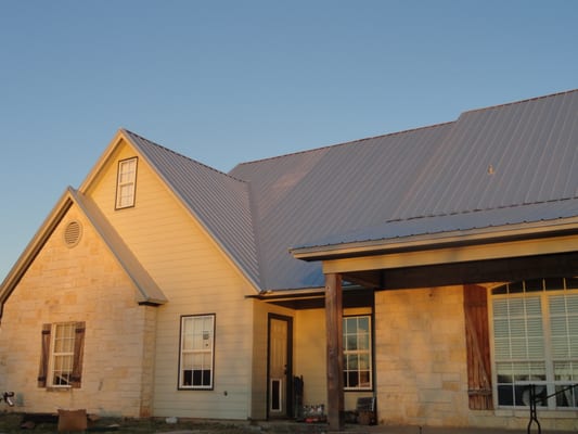 DFW Metal Roofs Logo