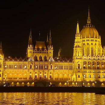 Jen Mosteller - Dream Vacations - Nighttime view of the Hungarian Parliament Building in Budapest - Travel Agents Near Me Jen Mosteller - Dream Vacations - Nighttime view of the Hungarian Parliament Building in Budapest - Travel Agents Near Me
