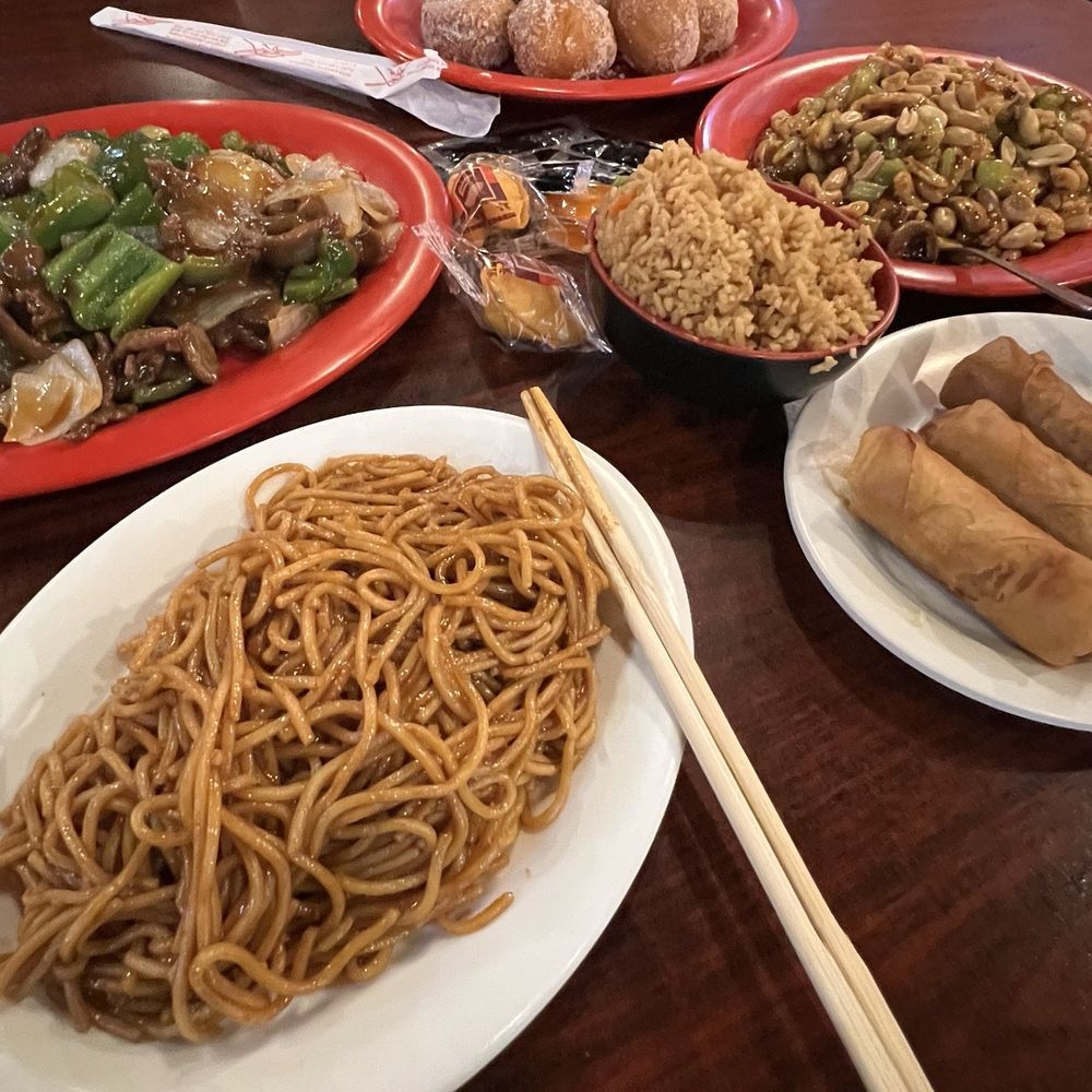 Delicious food I ordered !! Dessert here is also ahmaaazing !!!!! Delicious food I ordered !! Dessert here is also ahmaaazing !!!!!