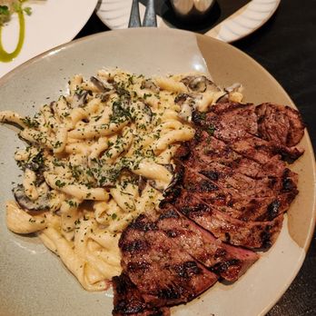Día Restaurant & Lounge - Mushroom garganelli (added steak) - Lounges Near Me - Toronto, Ontario