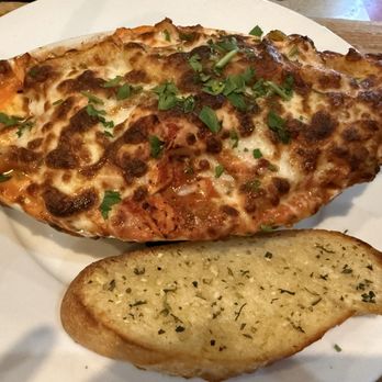 Pizzeria Luca - Baked Ziti Pollo and garlic bread - Pizza Near Me - Albuquerque, New Mexico