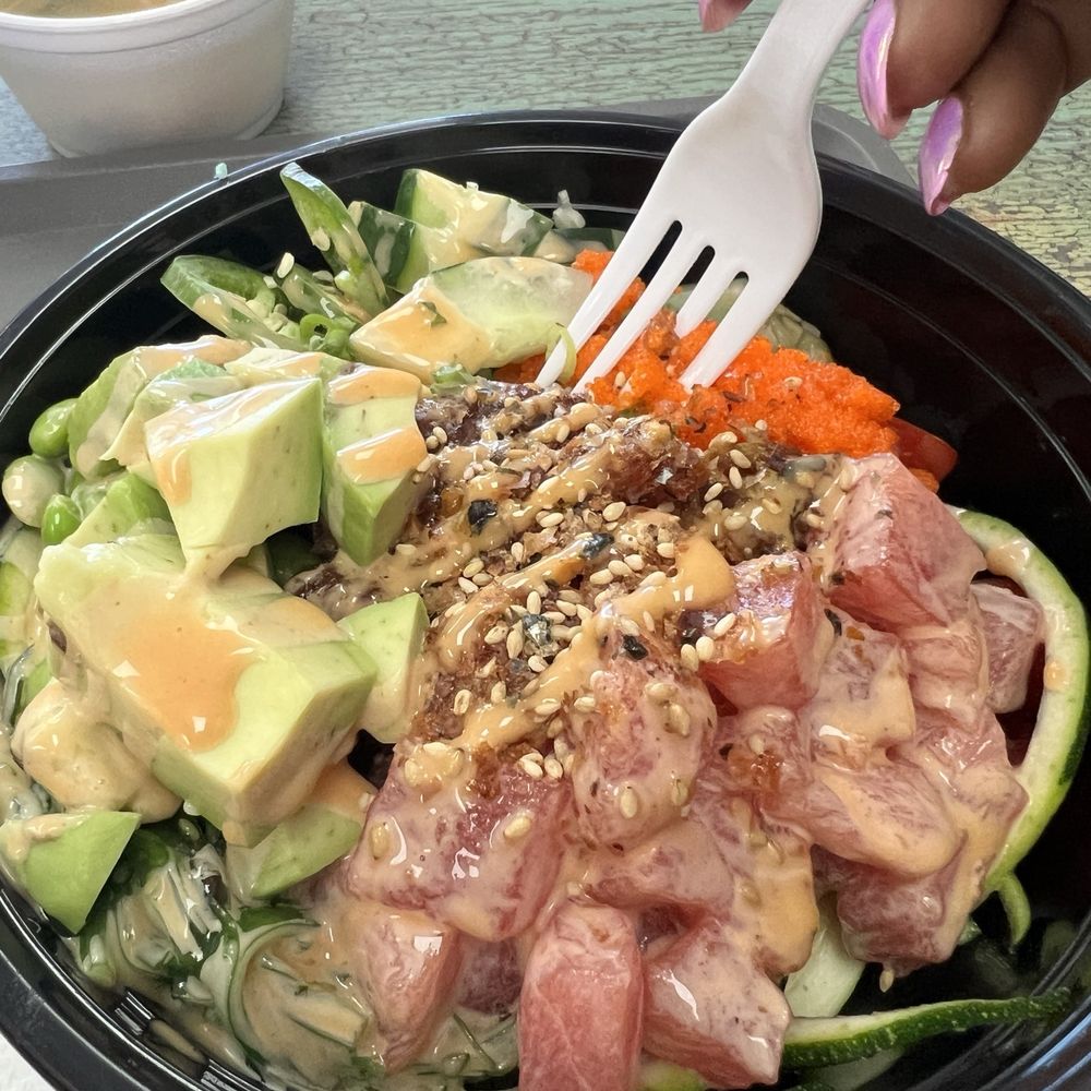 Issho Ni Poke Bar - Spicy tuna and fresh tuna poke bowl - Poke Near Me - Mentor, Ohio