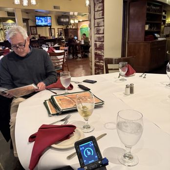 Oliva Trattoria - Waiting for the rest to arrive - Pizza Near Me - Sherman Oaks, California
