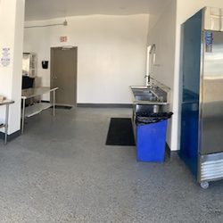 Wash and food prep kitchen