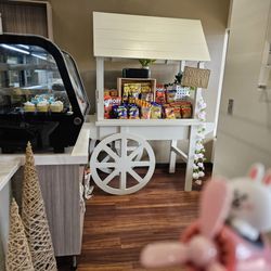 Teapresso Bar - Cute display for cupcakes and other snacks!