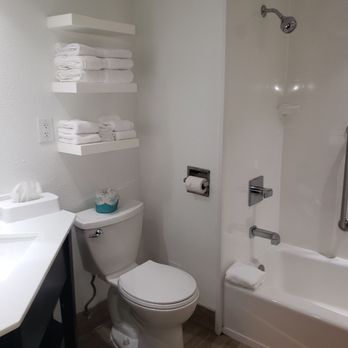 Hampton Inn St. Augustine US1 North - Bathroom was clean and well maintained - Hotels Near Me - Saint Augustine, Florida