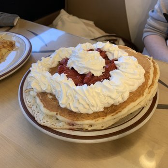 GJ's Family Restaurant - Pancake - huge and fluffy - Breakfast & Brunch Near Me - Eugene, Oregon